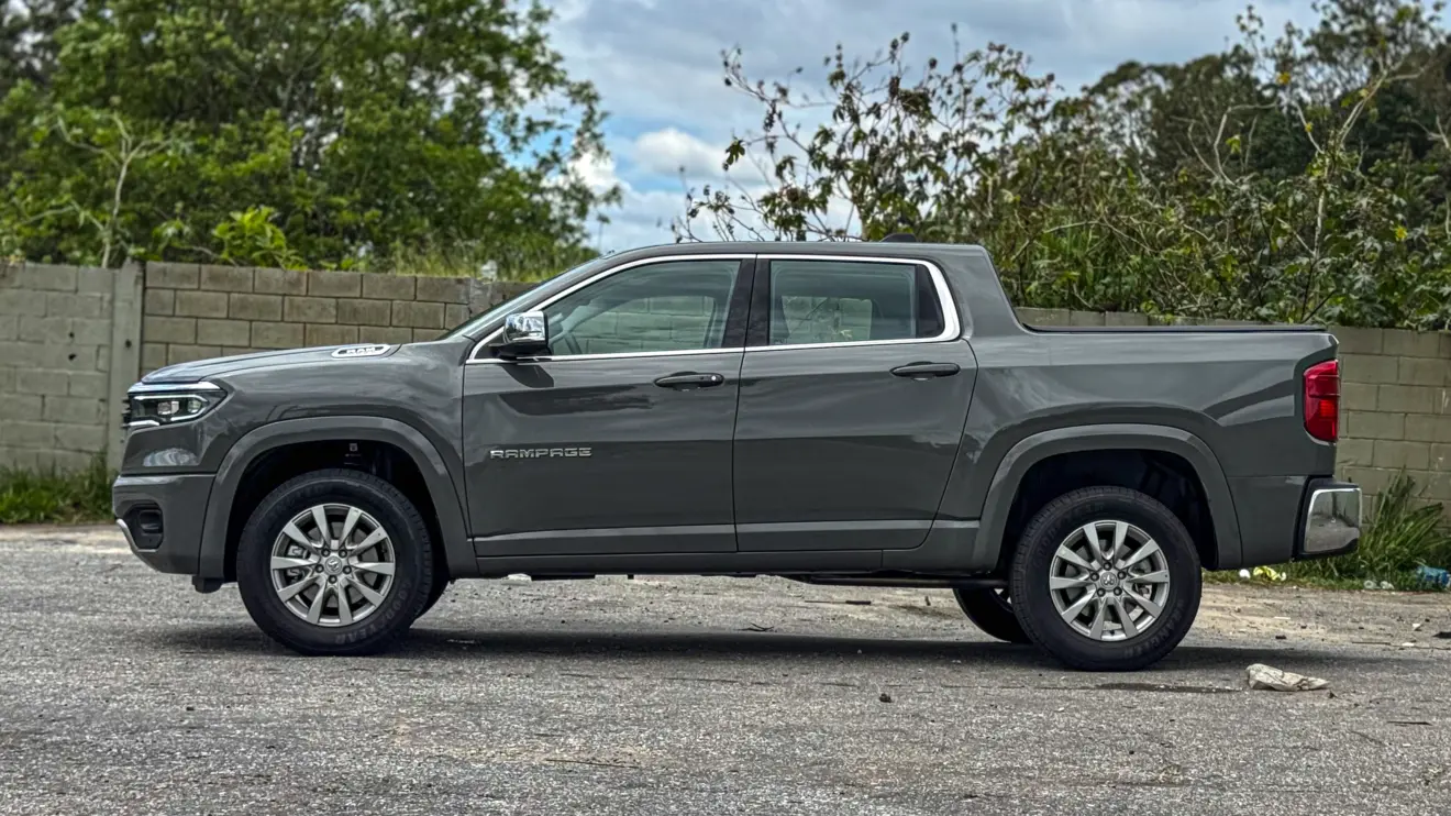 Ram Rampage Big Horn prateada estática para avaliação e teste