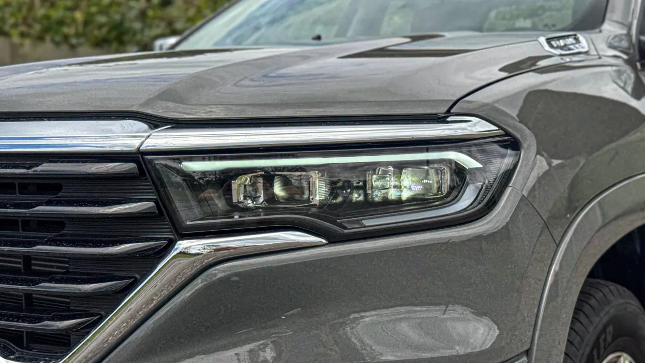 Ram Rampage Big Horn prateada estática para avaliação e teste