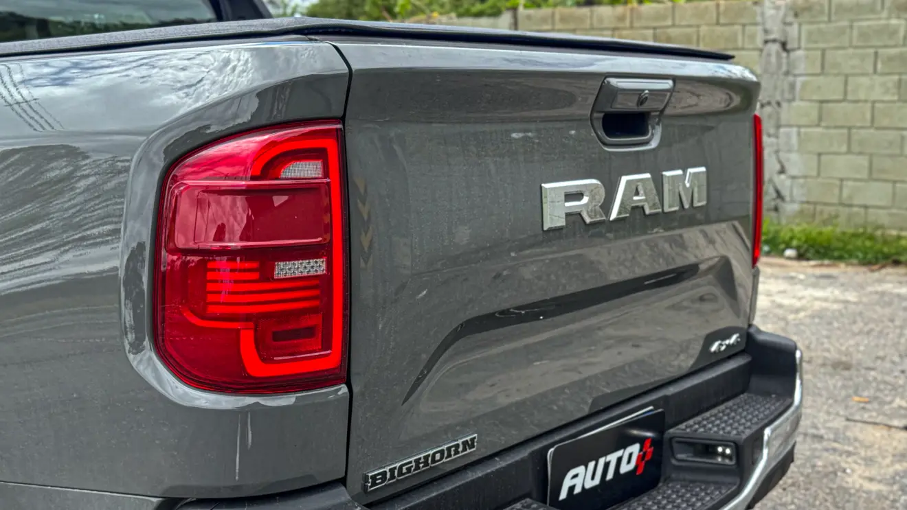 Ram Rampage Big Horn prateada estática para avaliação e teste