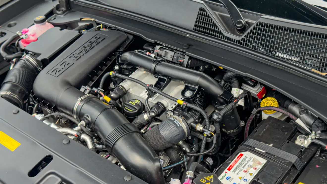 Ram Rampage Big Horn prateada e seu motor 2.2 turbodiesel Patrola Serra para avaliação e teste