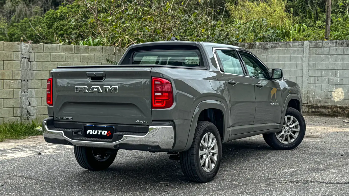 Ram Rampage Big Horn prateada estática para avaliação e teste