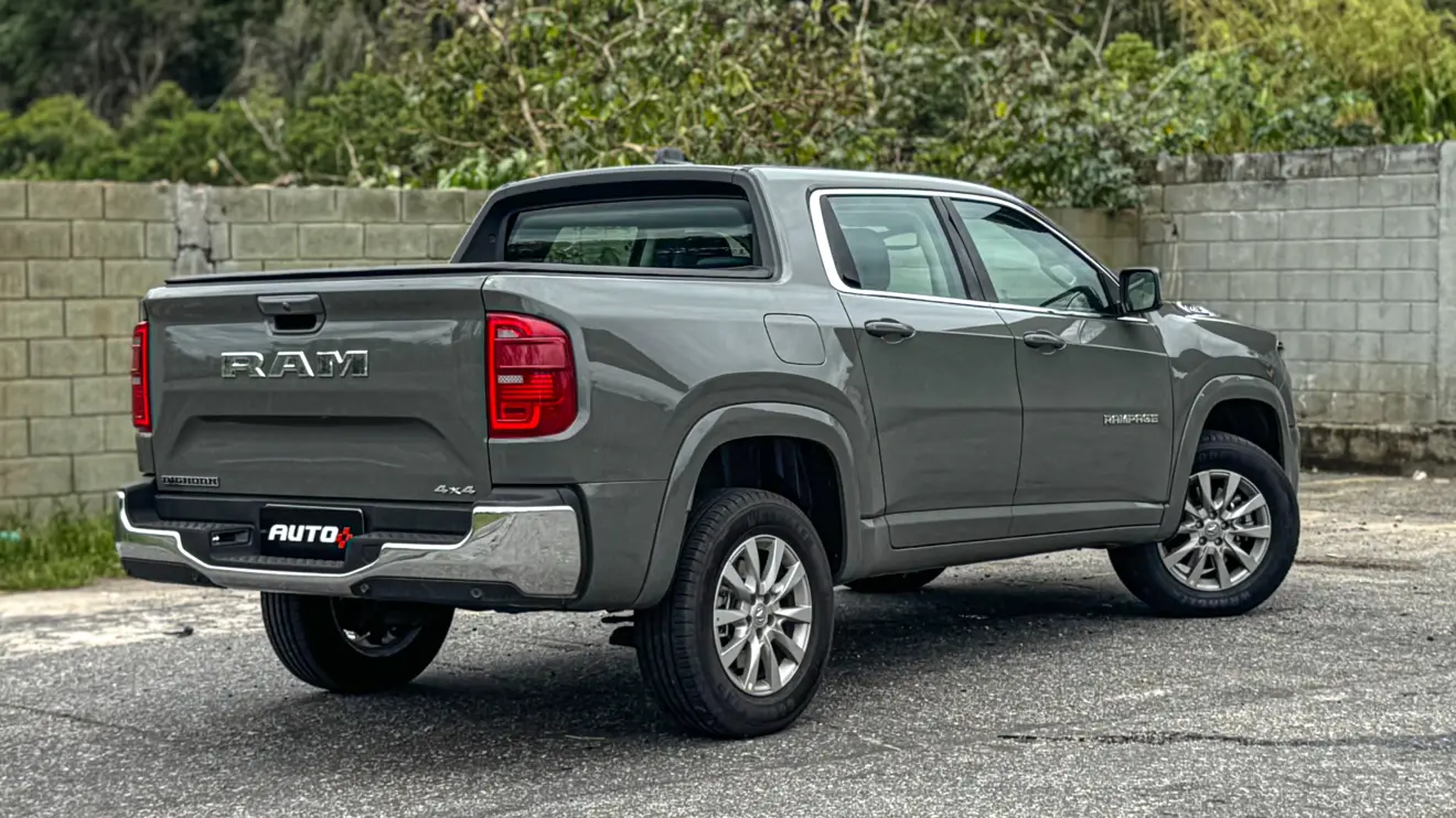 Ram Rampage Big Horn prateada estática para avaliação e teste