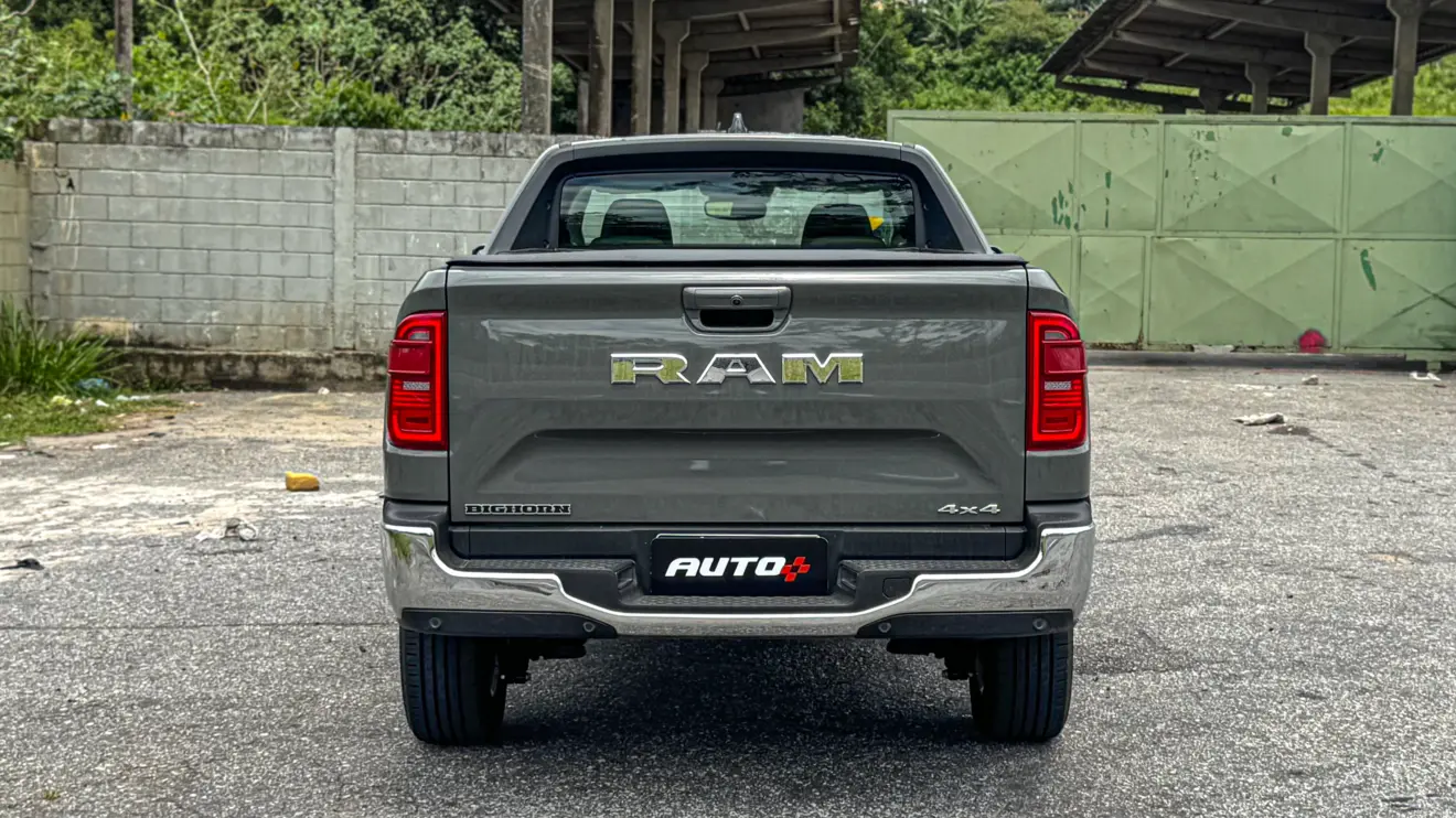 Ram Rampage Big Horn prateada estática para avaliação e teste
