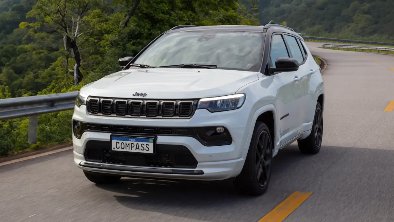 Jeep Compass Blackhawk flex branco visto de frente