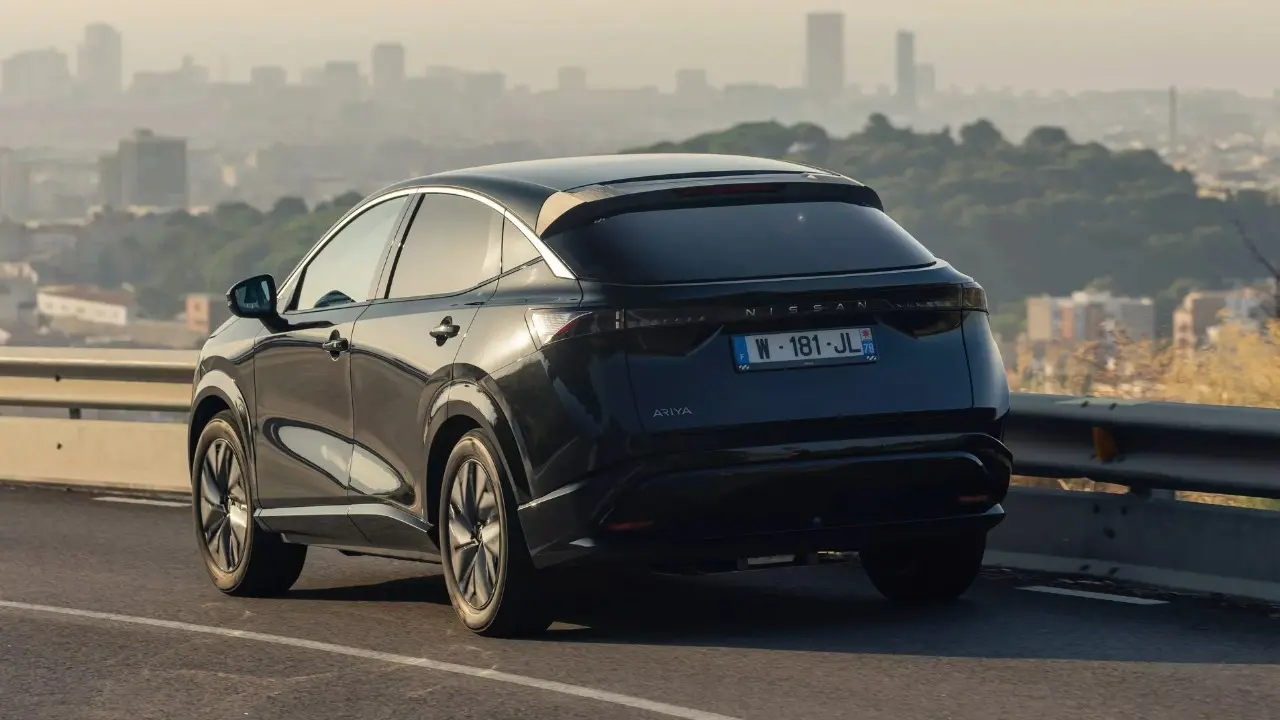 Nissan Ariya com painéis solares para gerar mais autonomia