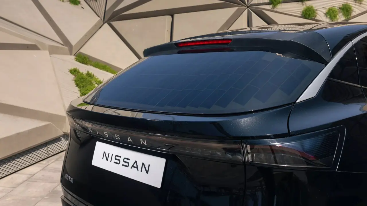 Nissan Ariya com painéis solares para gerar mais autonomia