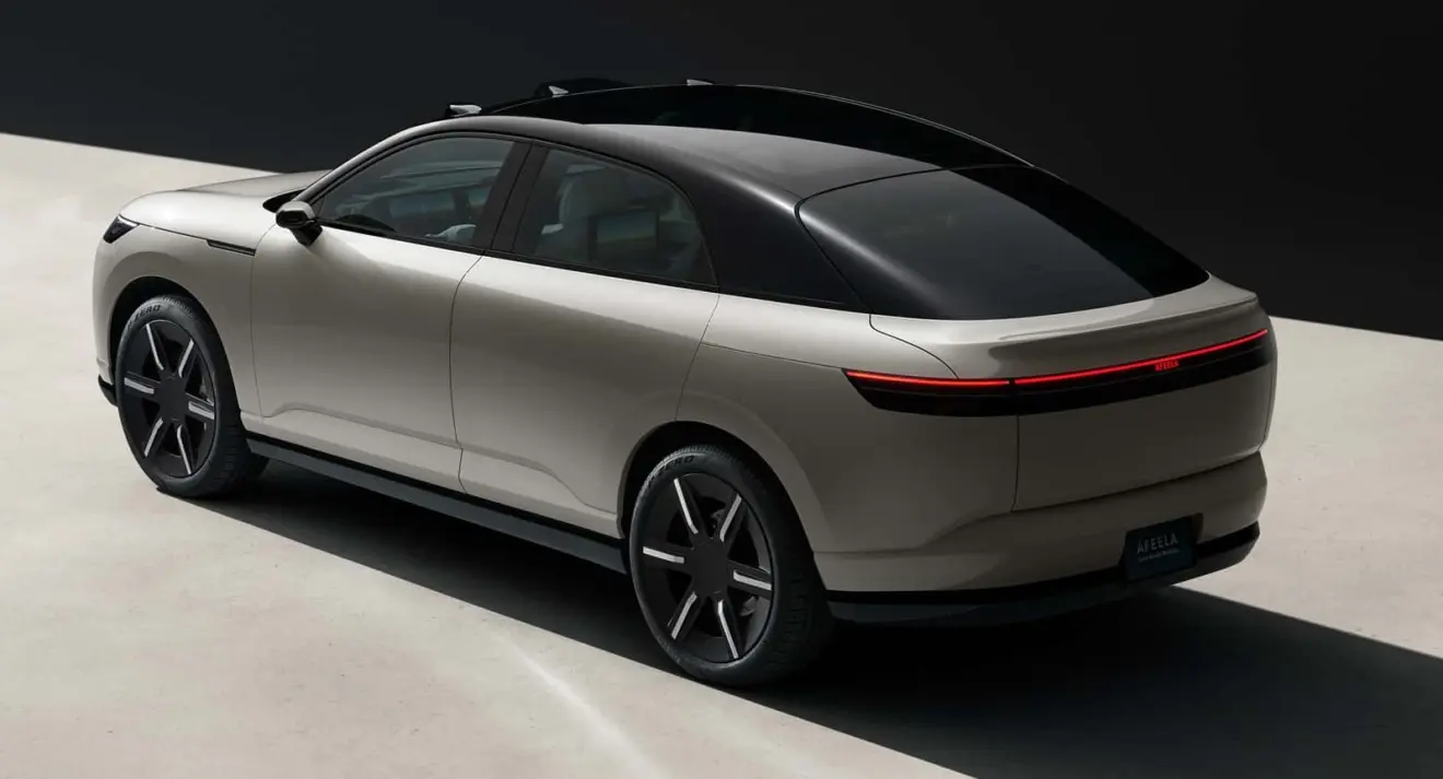 Protótipo do SUV da Afeela parado de traseira