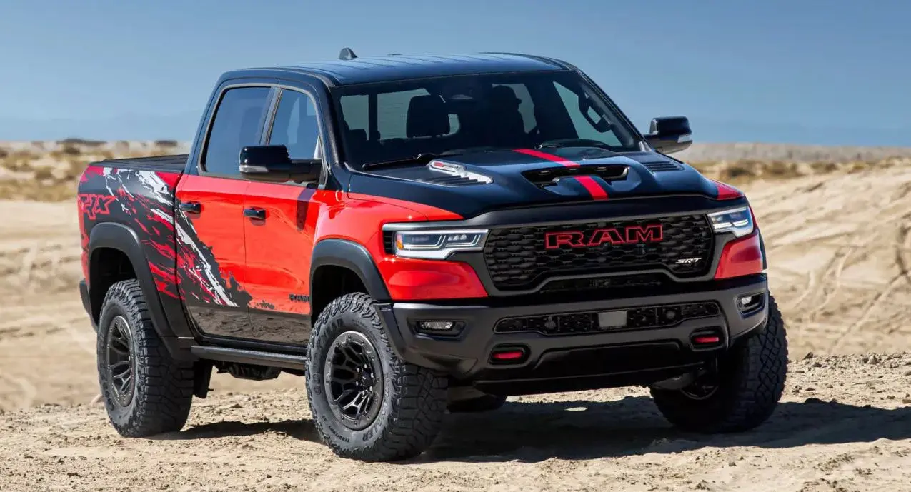 Ram 1500 SRT TRX 2027 vermelha e preta parada de frente na areia