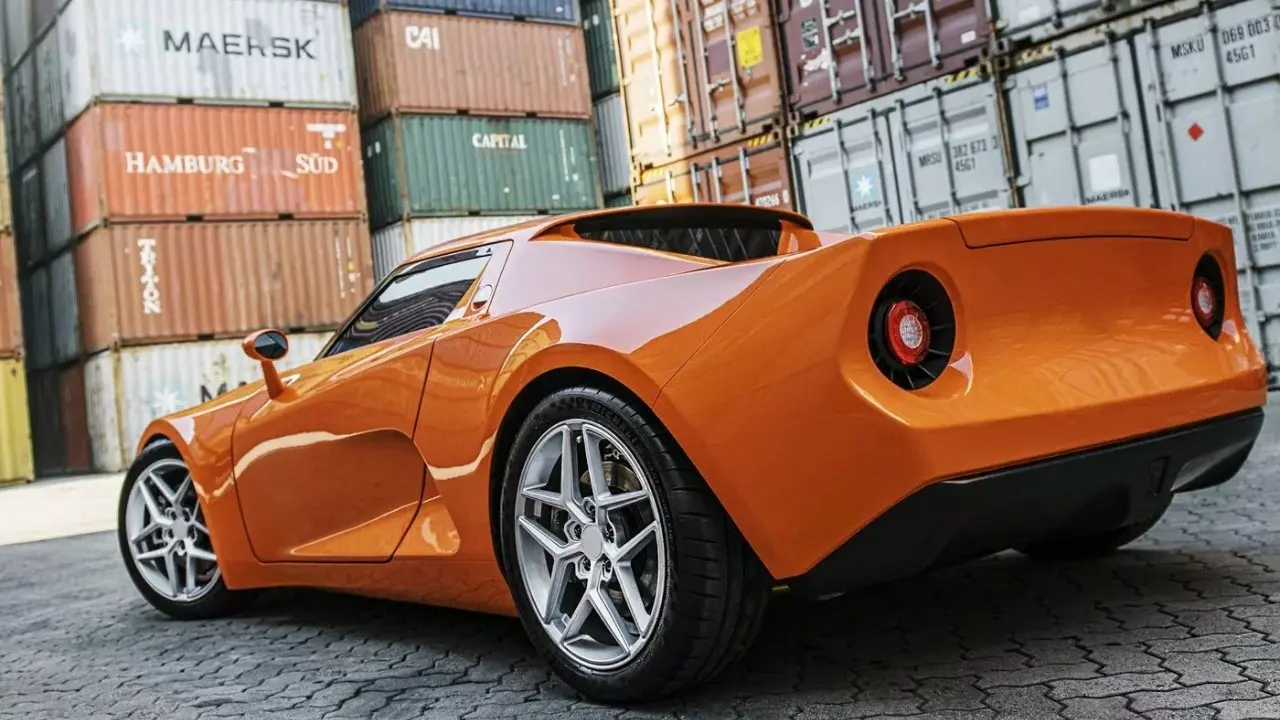 SC-01 esportivo elétrico chinês que vai estrear na Europa, na cor laranja estático