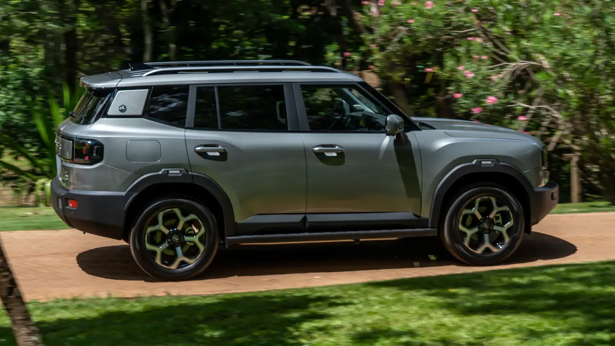 Jetour T1 cinza de lado