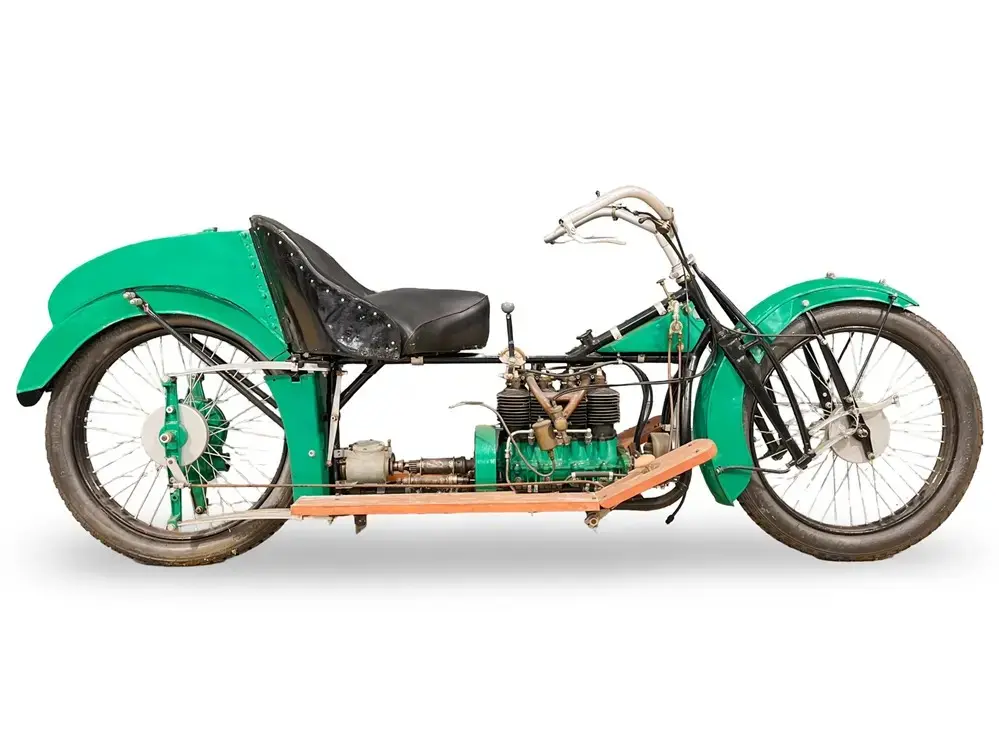 Wikinson 1910 verde de lado é uma moto rara que será disputa no leilão 