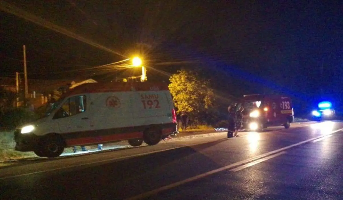 ambulâncias atendendo acidente na BR-470