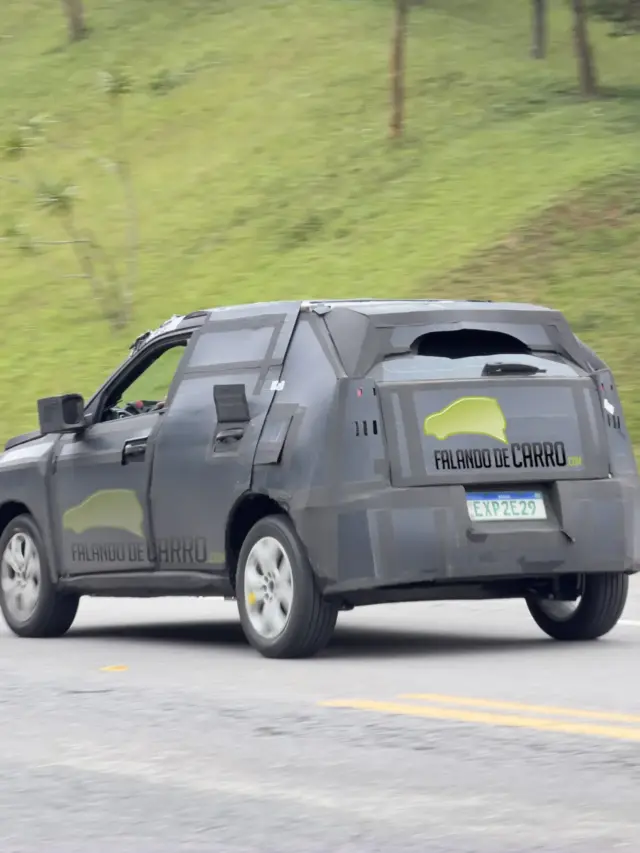 Vista traseira do protótipo camuflado do novo Fiat Argo