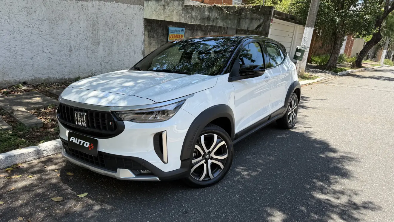 Fiat Pulse Impetus Hybrid branco visto de lado é um dos carros à venda no Brasil que carregam maldições