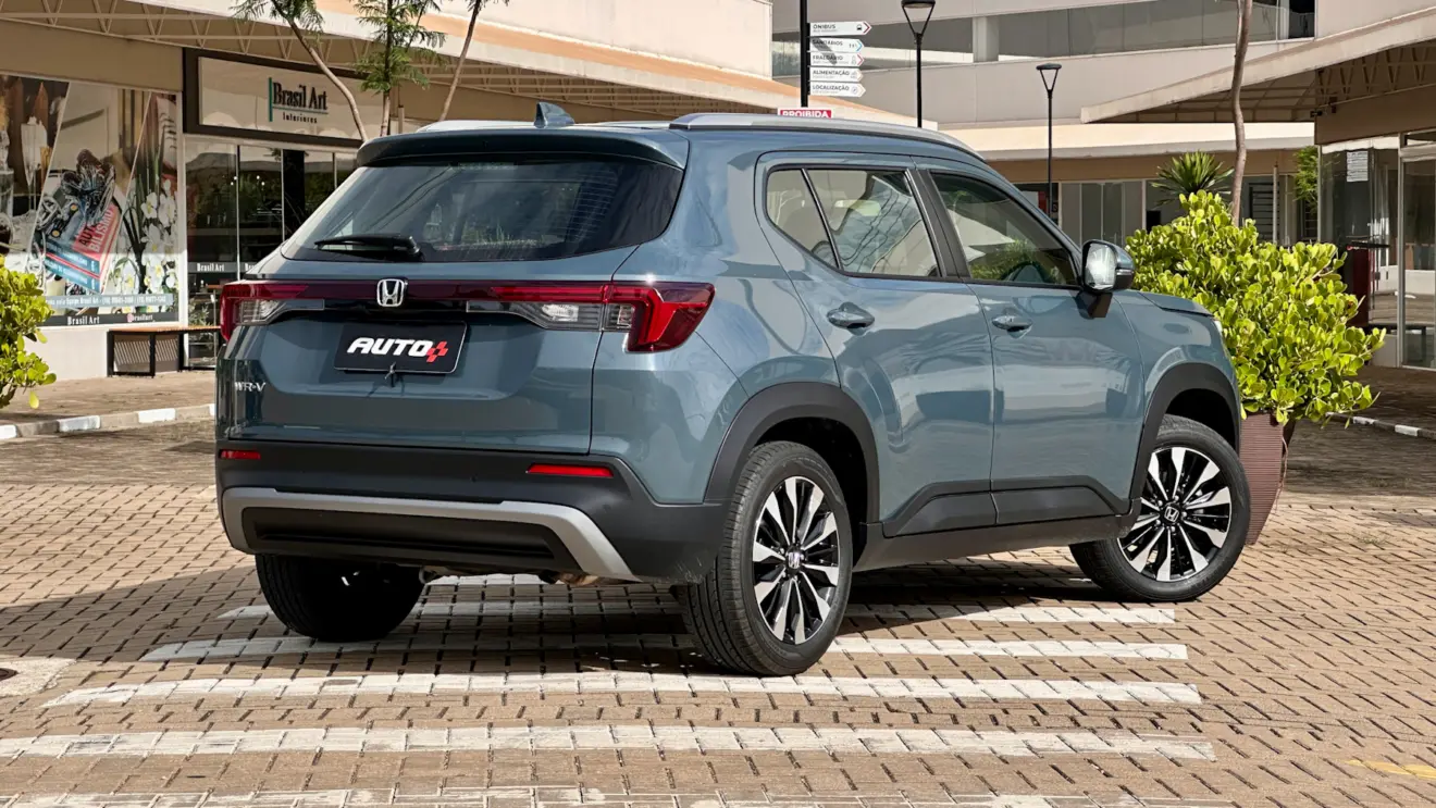 Honda WR-V EXL azul de traseira em um shopping