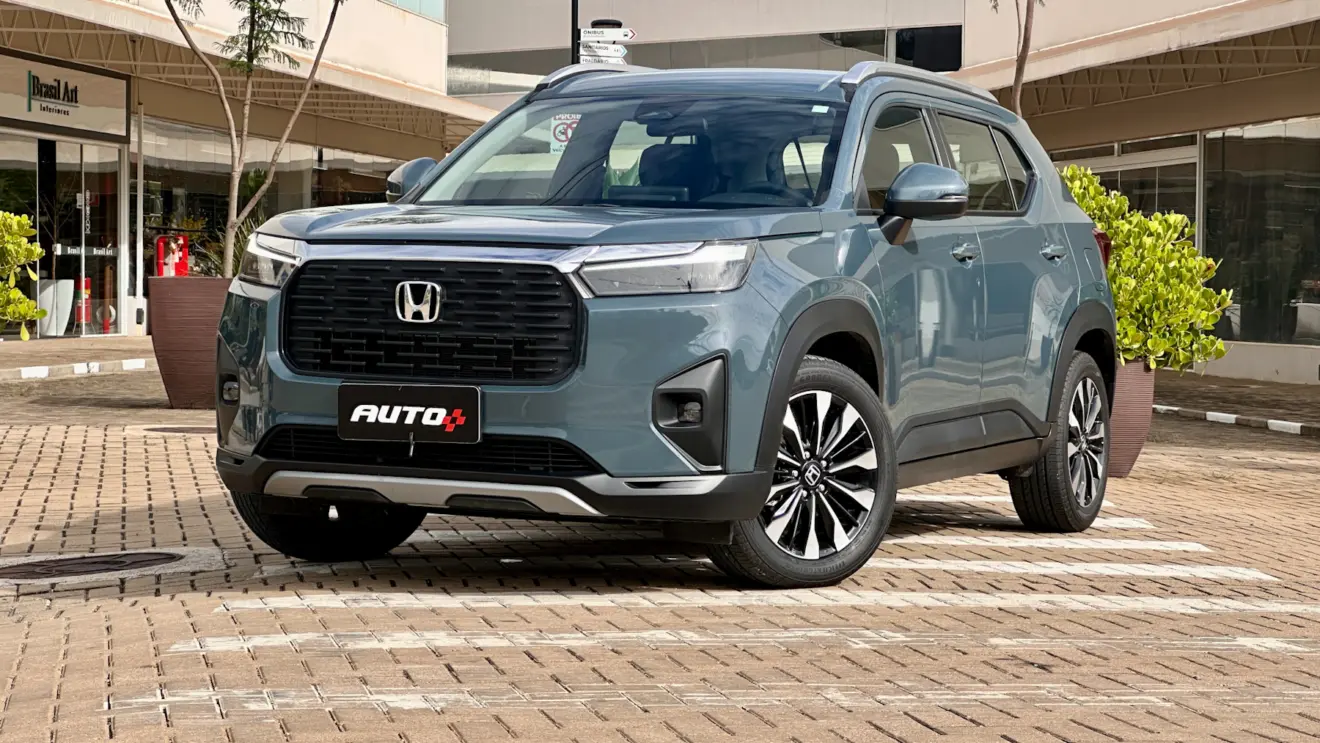 Honda WR-V EXL azul de frente em um shopping
