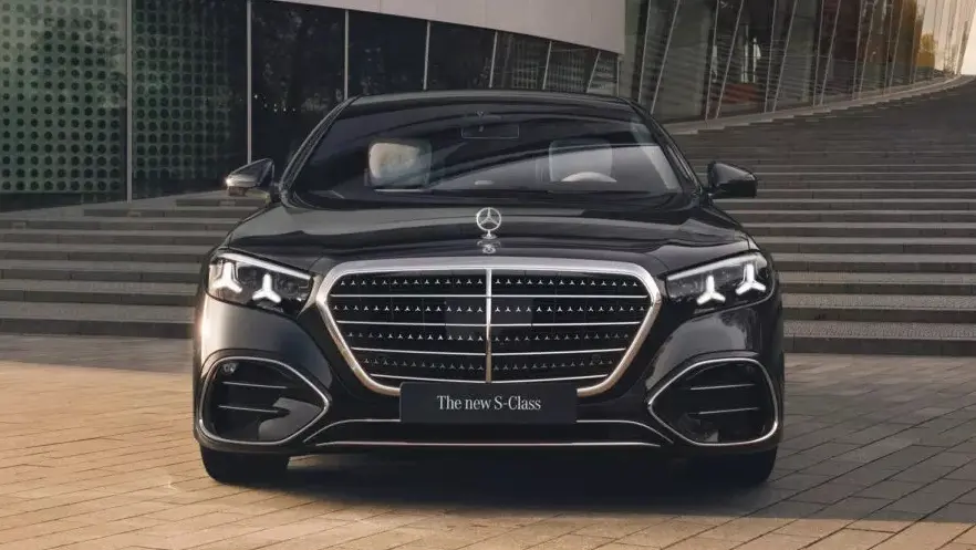Dianteira do Mercedes-Benz Classe S reestilizado
