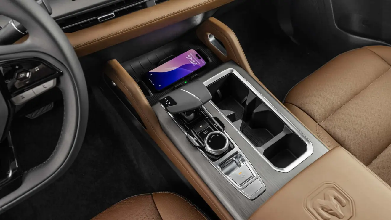 Ram Dakota Laramie interior