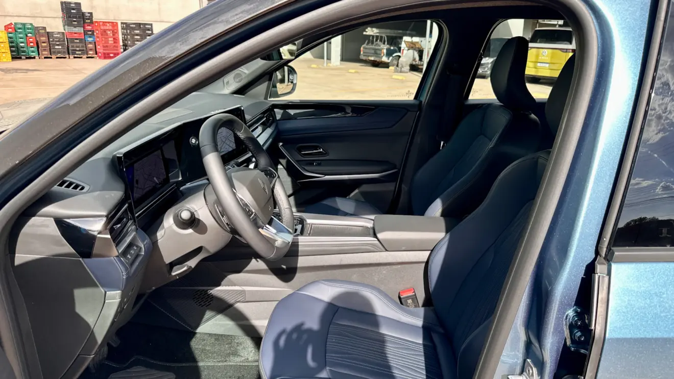 banco dianteiro em couro azul do renault boreal iconic