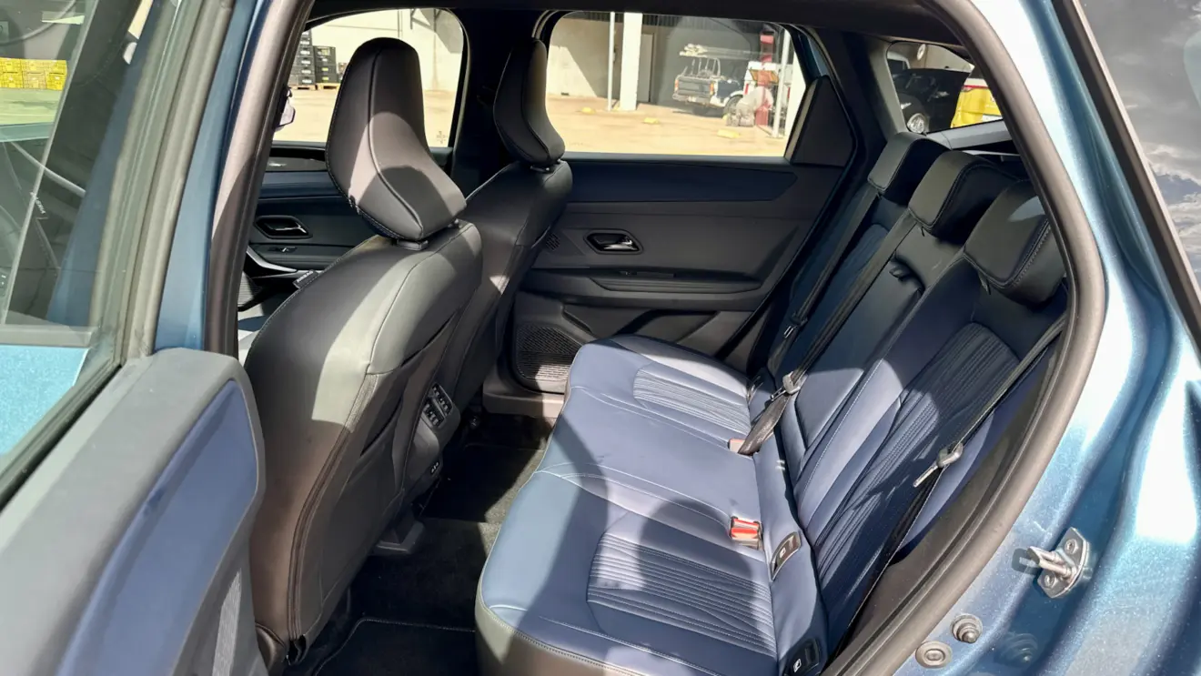 banco traseiro em couro azul do renault boreal iconic