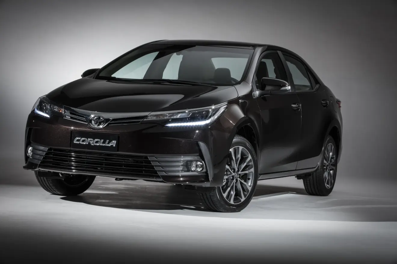 Toyota Corolla Altis 2019 marrom visto de frente
