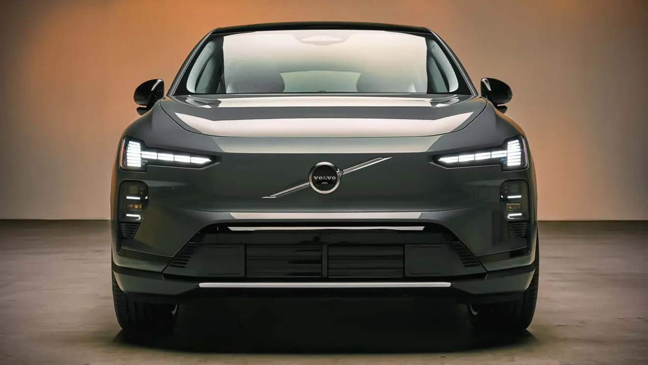 dianteira do Volvo EX60 com iluminação acesa