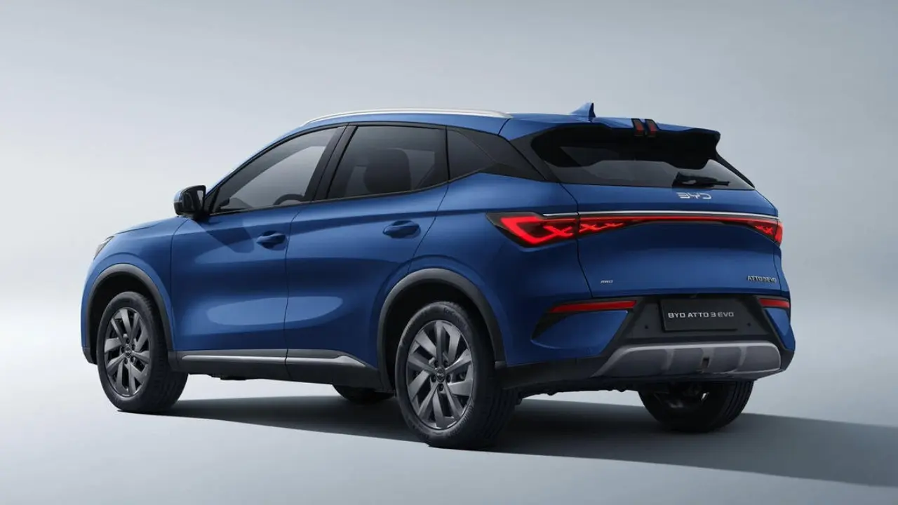 BYD Yuan Plus na China azul com sua reestilização