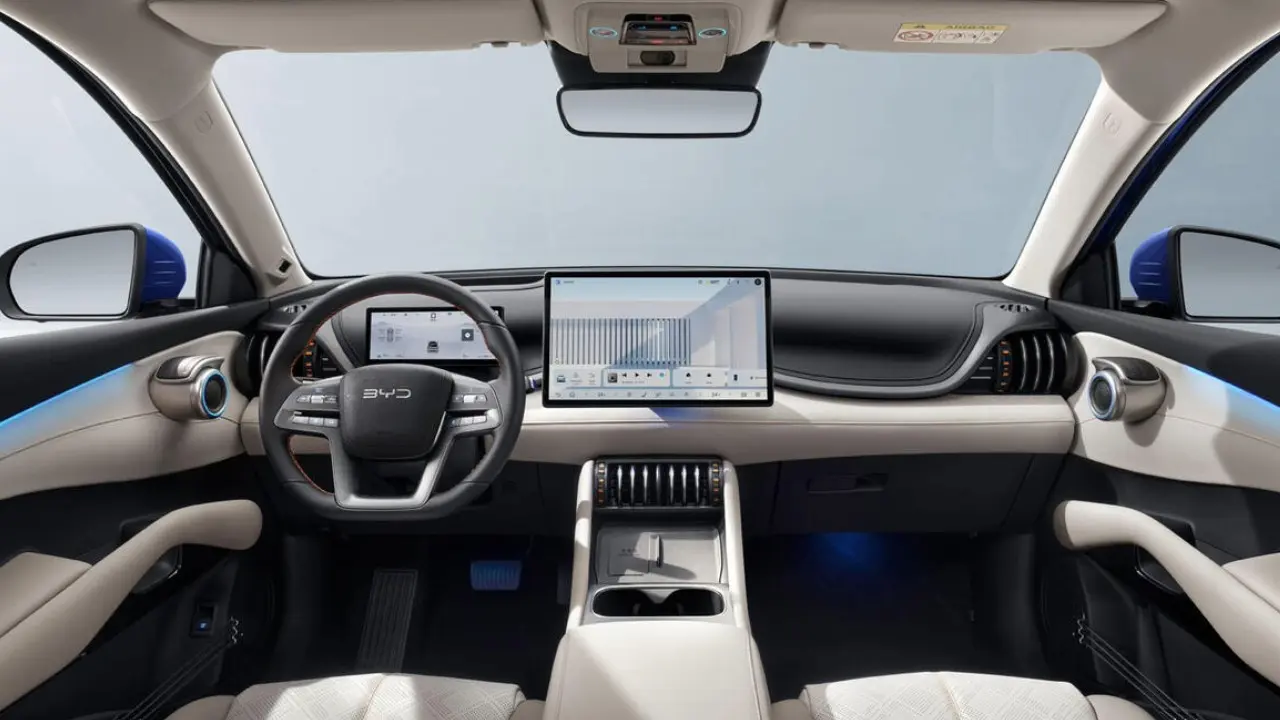 BYD Yuan Plus na China azul com sua reestilização