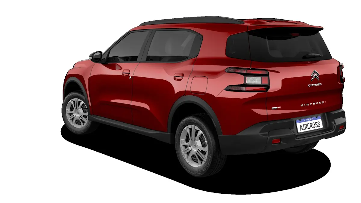 Citroën Aircross Feel vermelho de traseira em um fundo branco