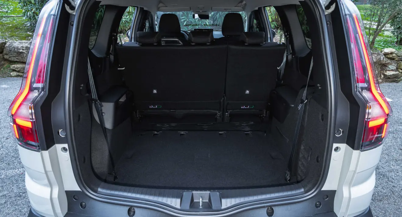 Interior da linha 2026 do Dacia Jogger 