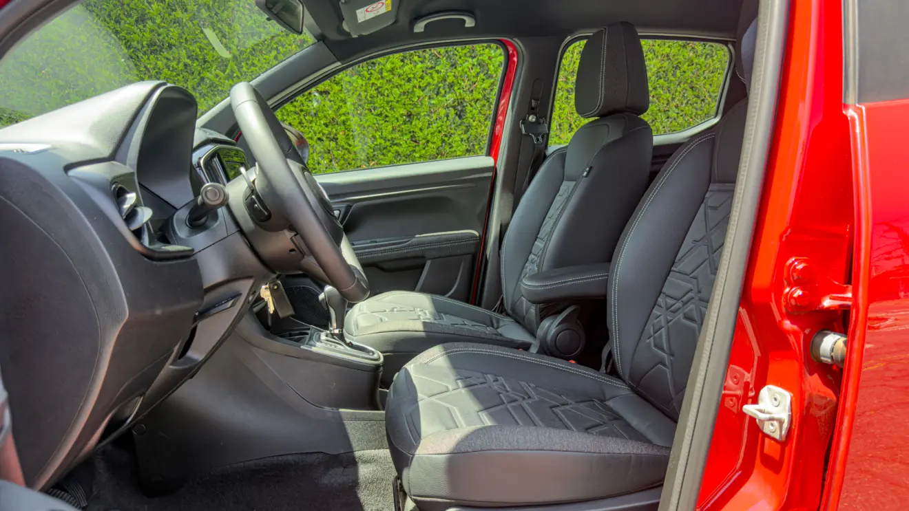 interior da Fiat Strada Volcano 1.3 CVT