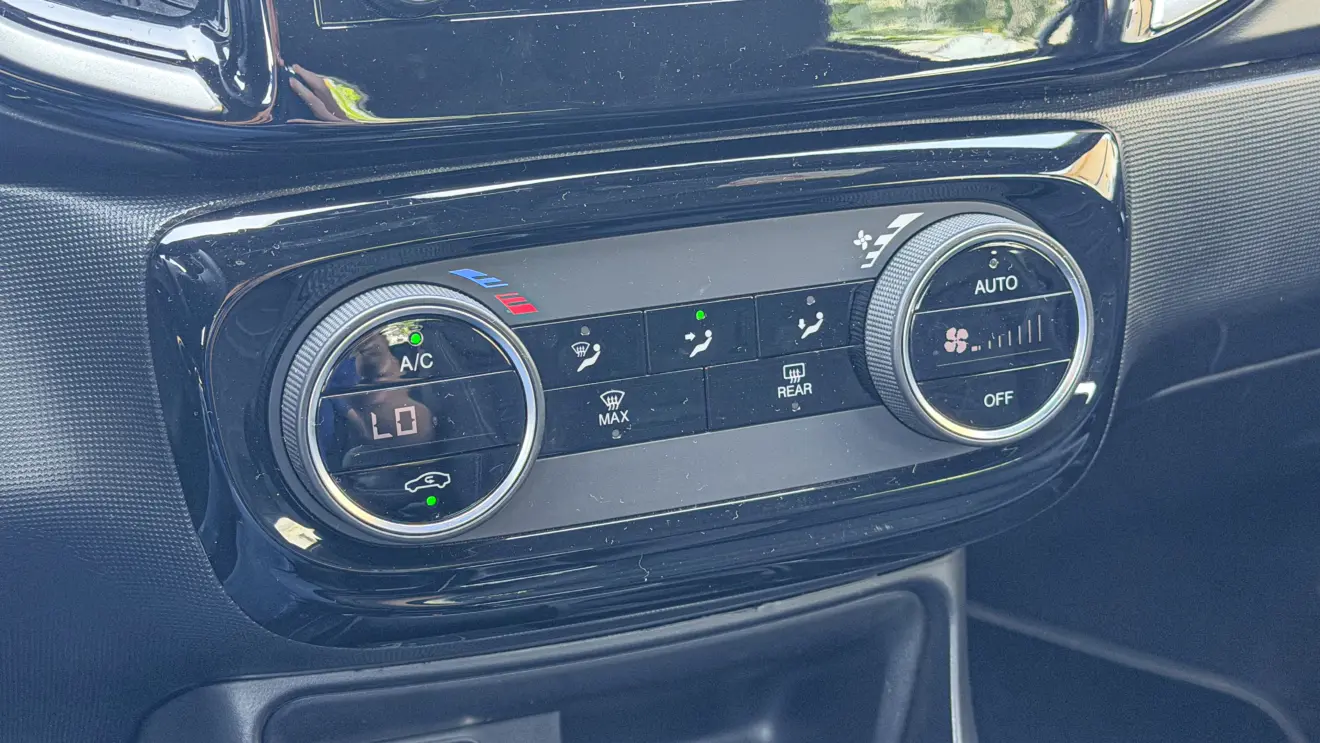 Interior da Fiat Strada Volcano 1.3 CVT