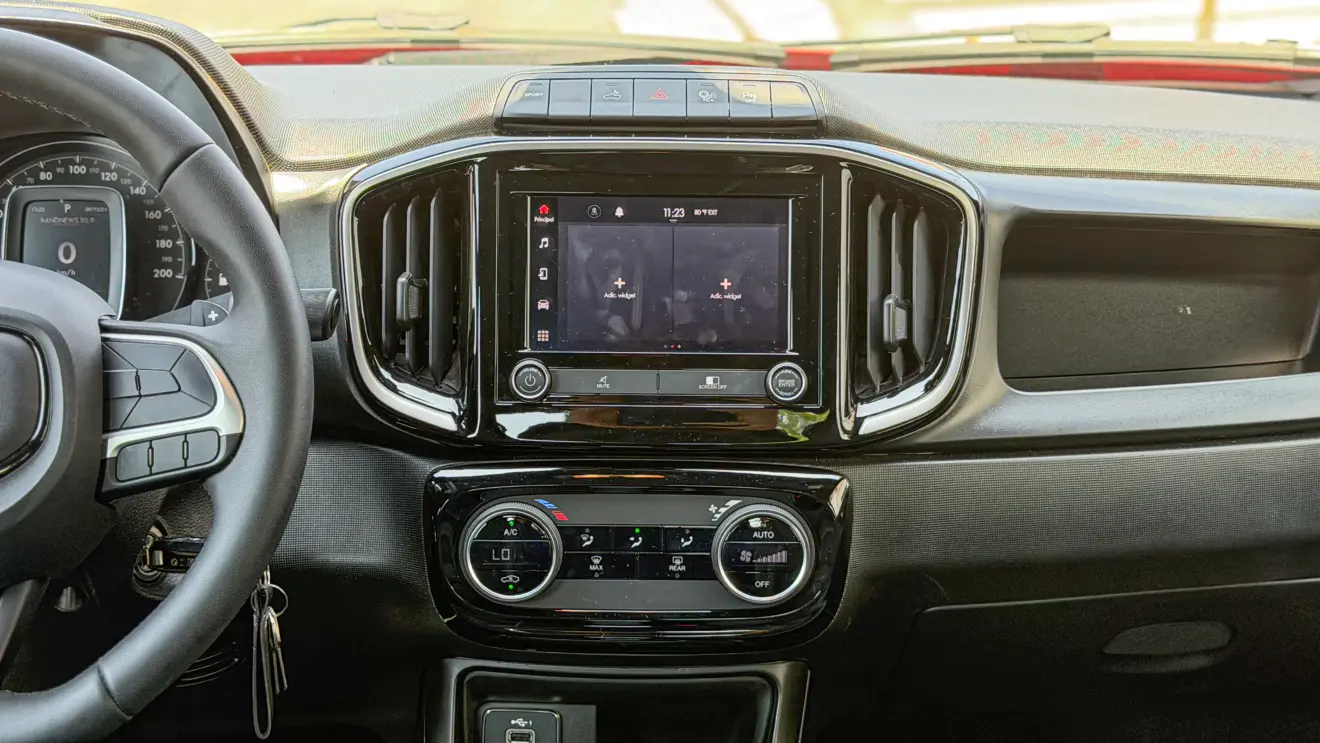 Interior da Fiat Strada Volcano 1.3 CVT