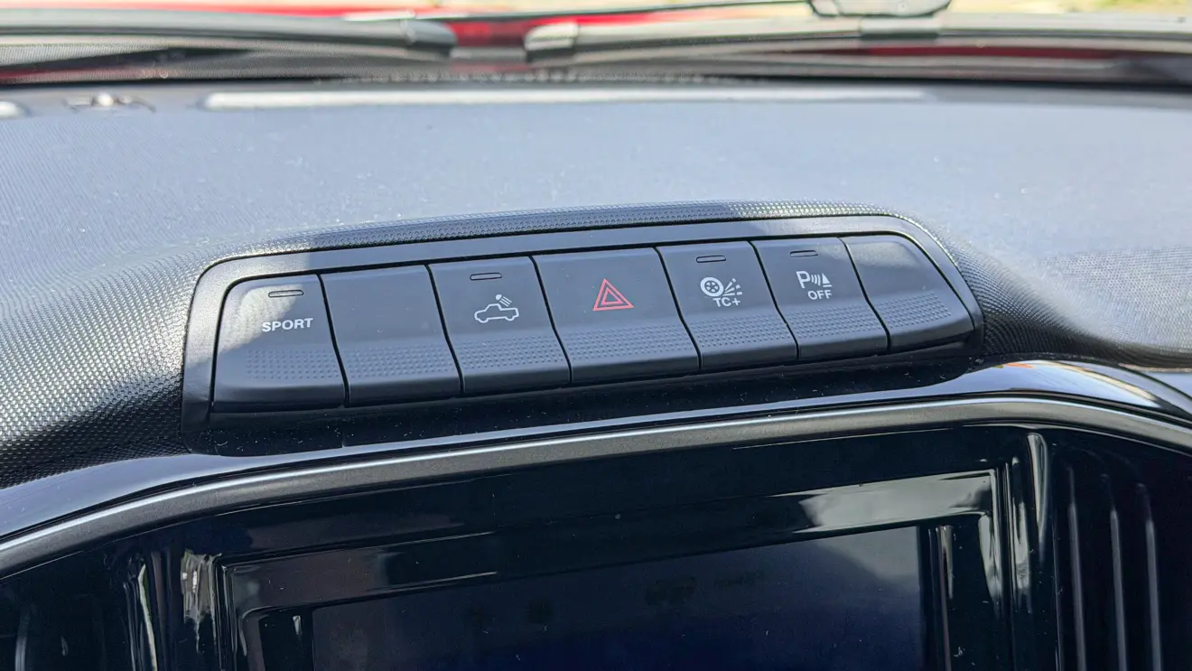 Interior da Fiat Strada Volcano 1.3 CVT