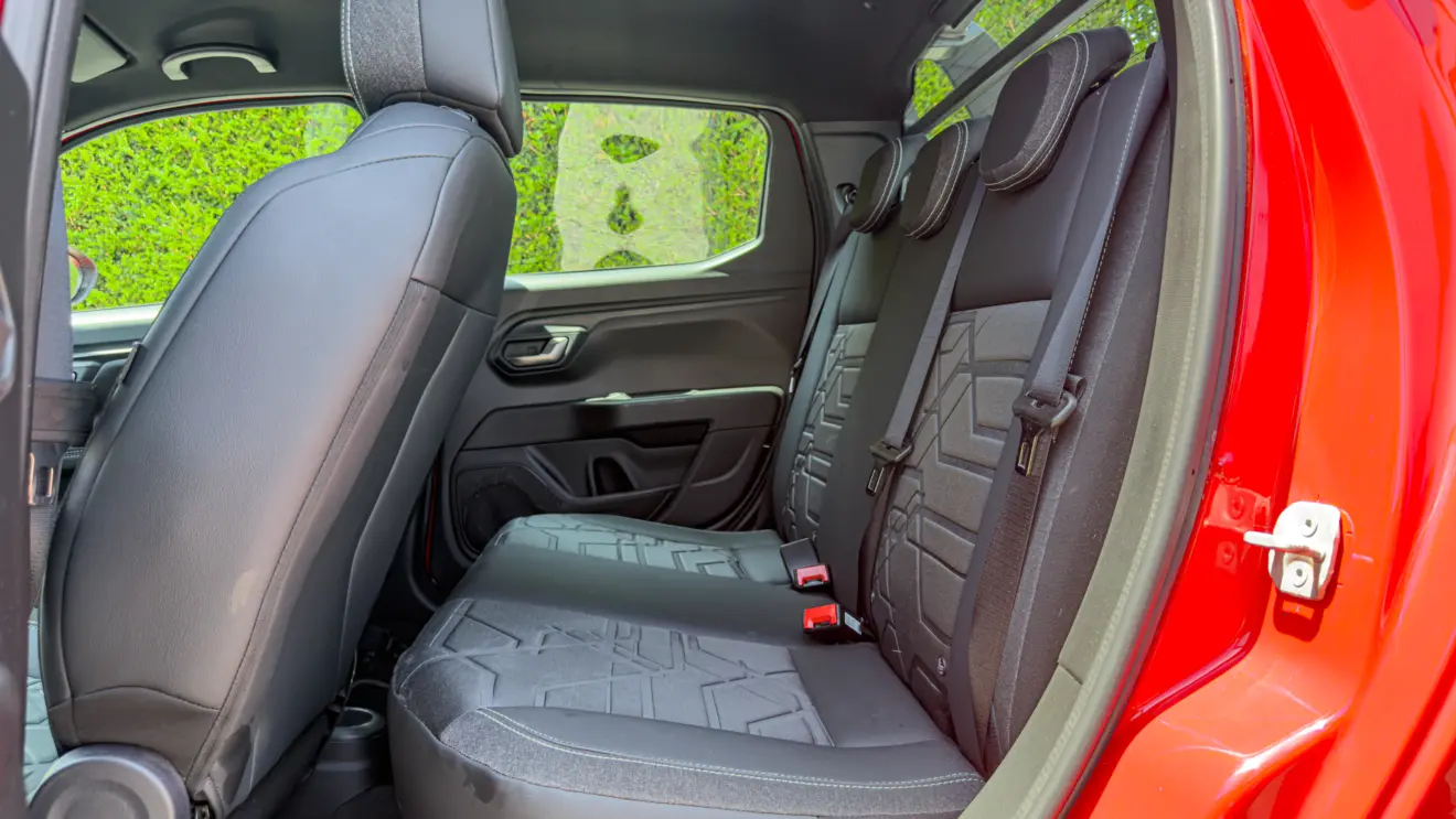 interior da Fiat Strada Volcano 1.3 CVT