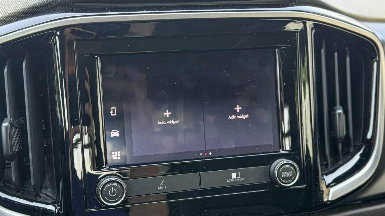 Interior da Fiat Strada Volcano 1.3 CVT