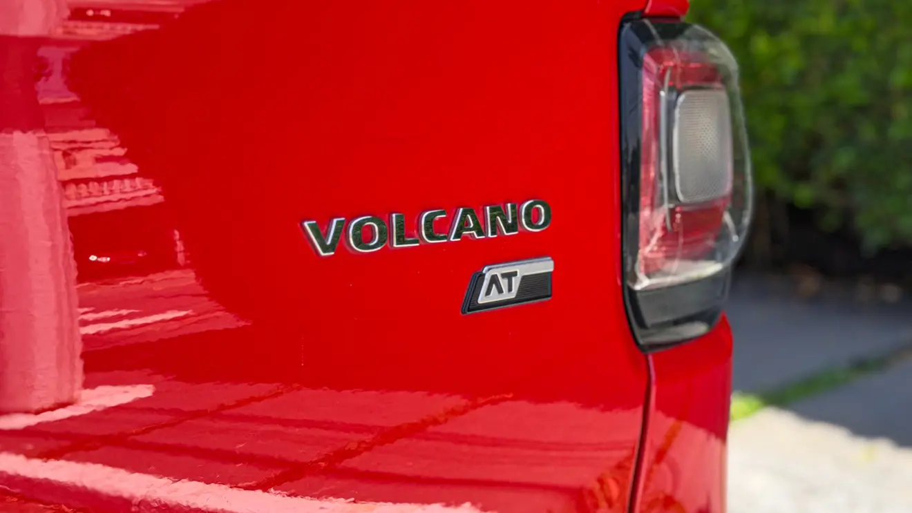 Fiat Strada Volcano CVT vermelha estática