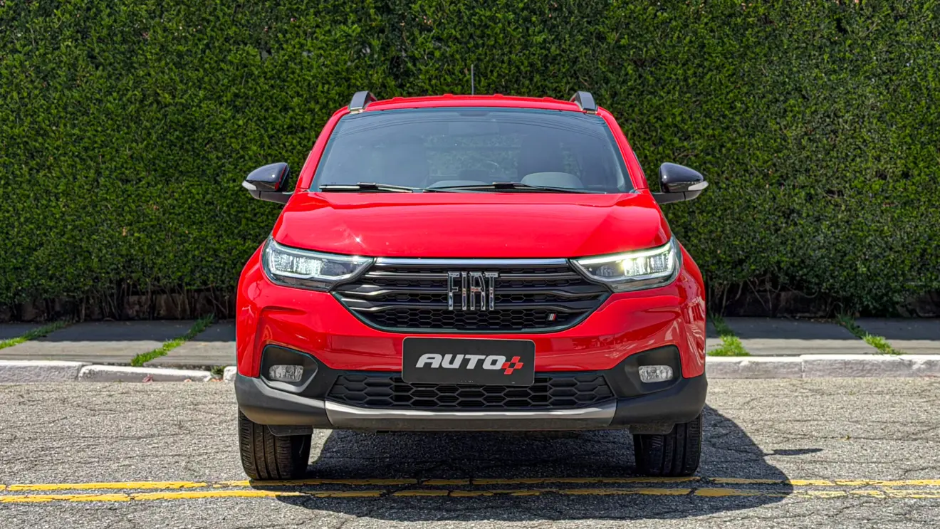 Fiat Strada Volcano CVT vermelha estática