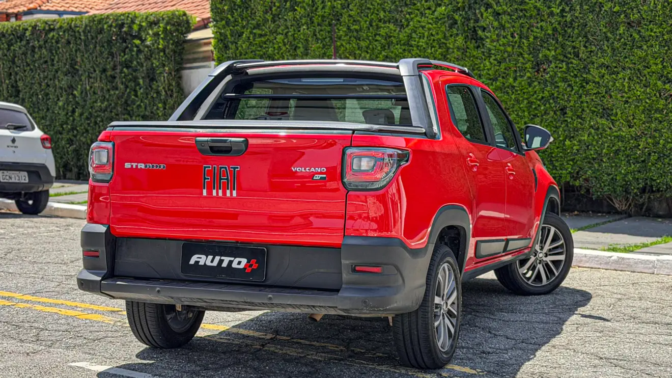Caminhonete  Fiat Strada Volcano CVT vermelha estática