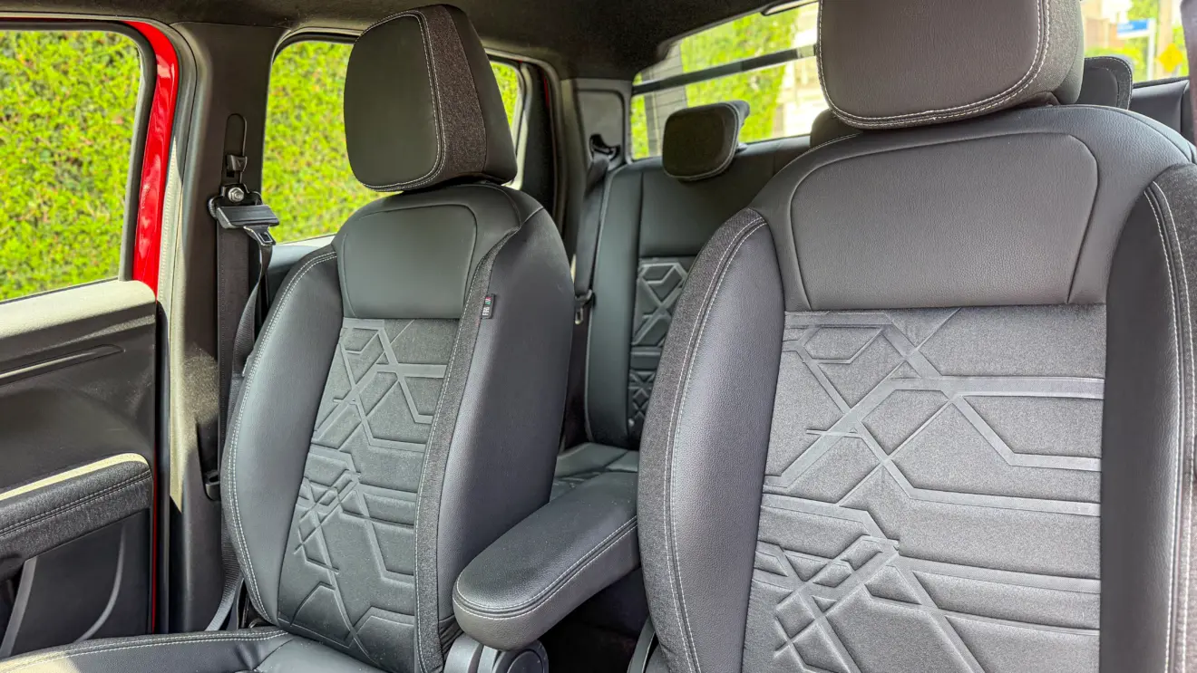 Interior da Fiat Strada Volcano 1.3 CVT