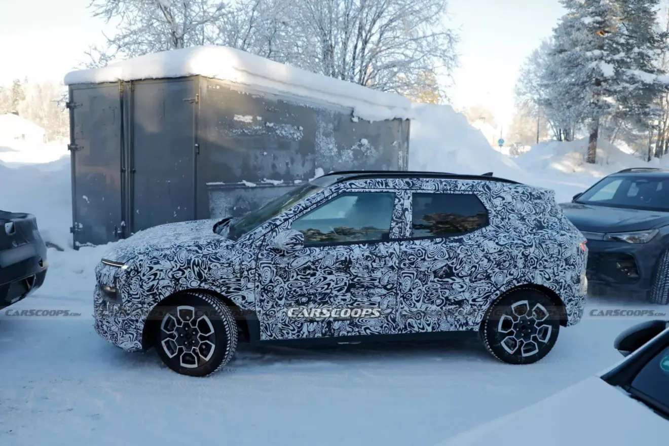 Protótipo da nova geração do Hyundai Bayon visto de lado