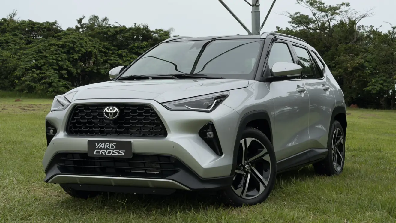Toyota Yaris Cross XRX Hybrid prata estático