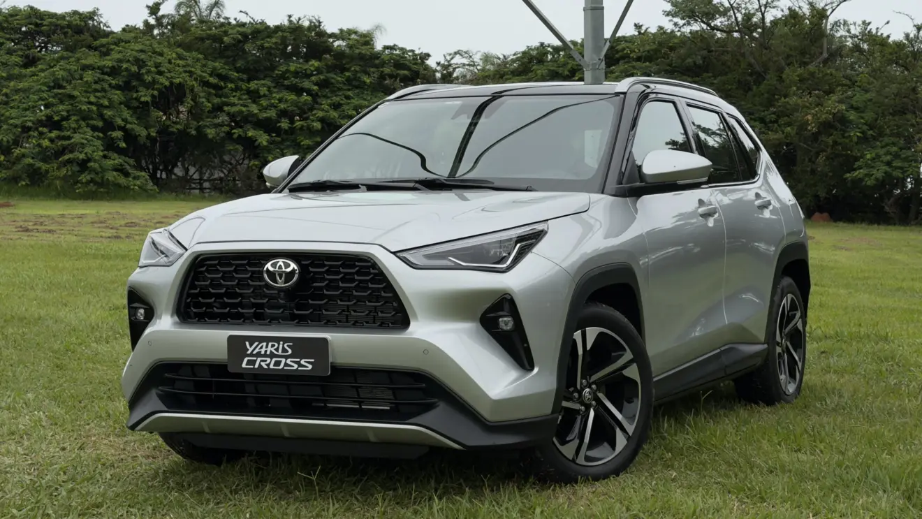 Toyota Yaris Cross XRX Hybrid prata estático