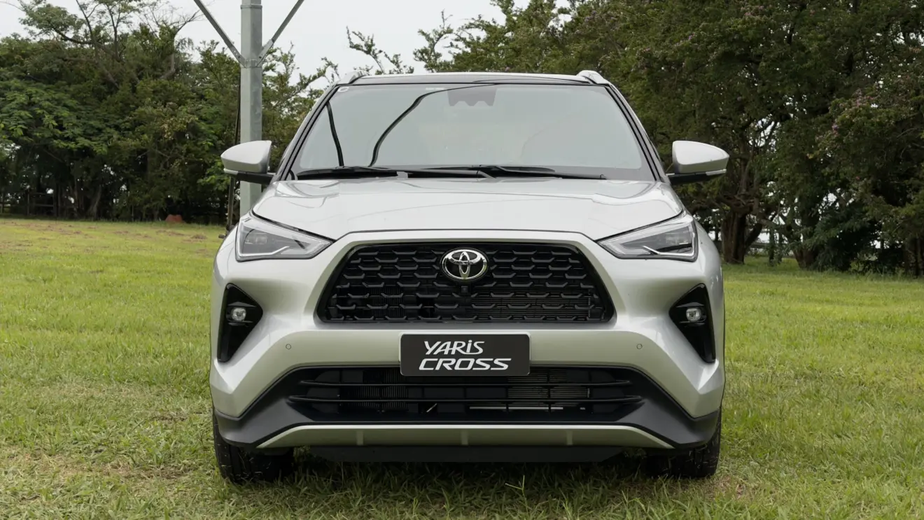 Toyota Yaris Cross XRX Hybrid prata estático