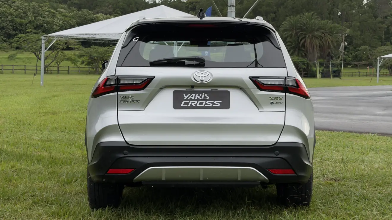 Toyota Yaris Cross XRX Hybrid prata estático