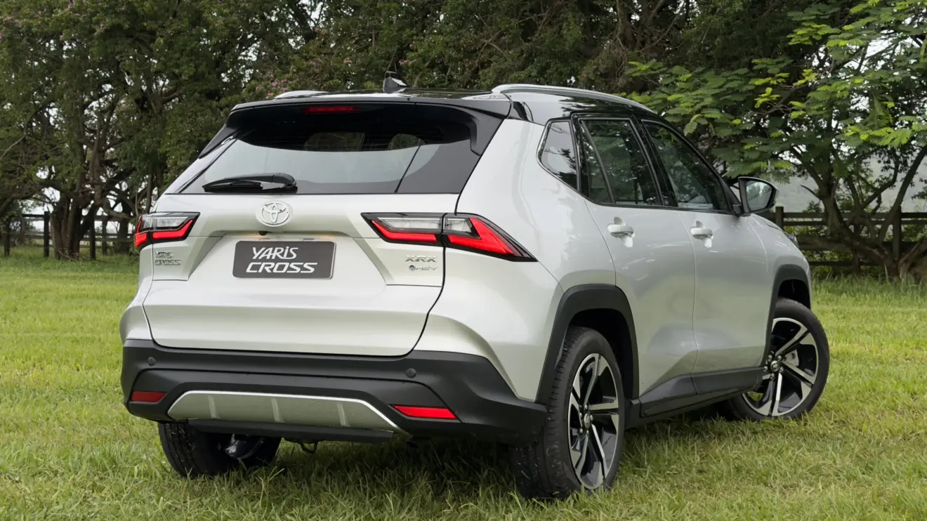 Toyota Yaris Cross XRX Hybrid prata estático