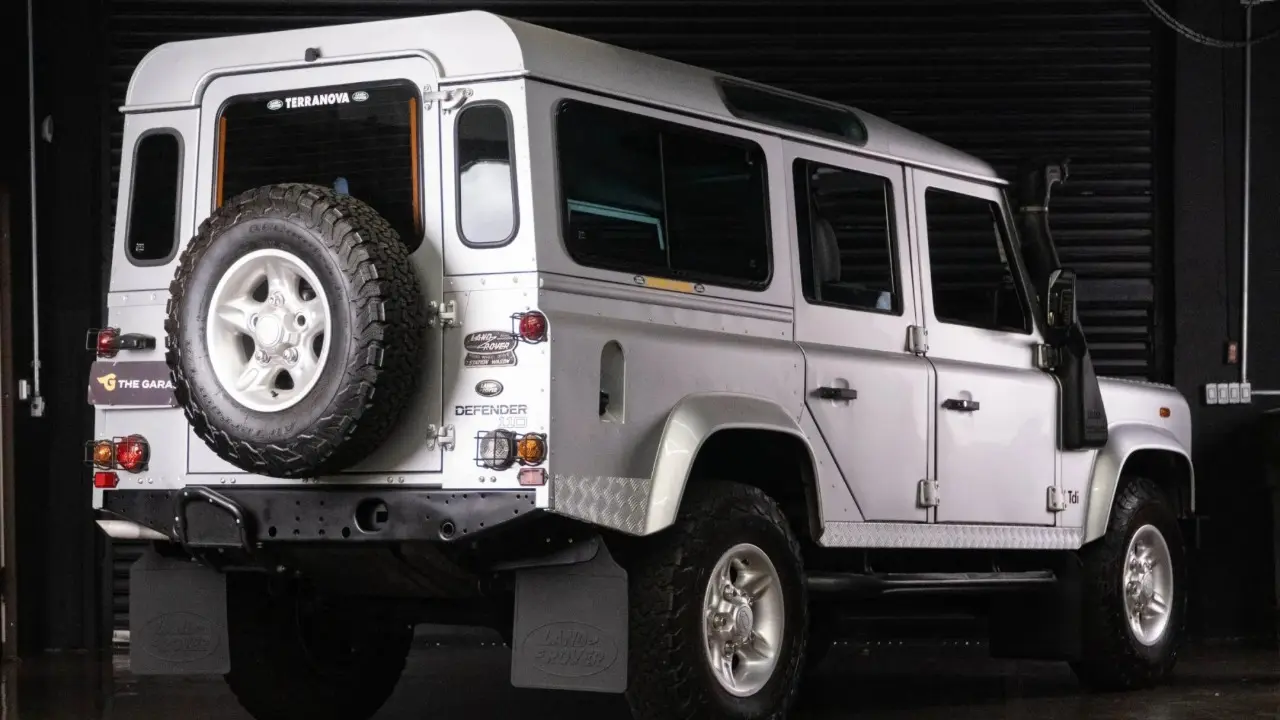 Land Rover Defender 110