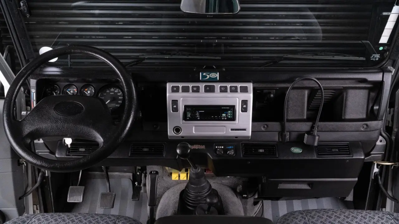 Land Rover Defender 110