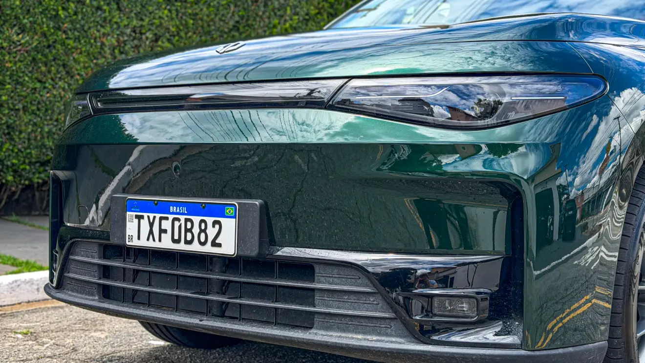 Leapmotor C10 BEV estático na cor verde