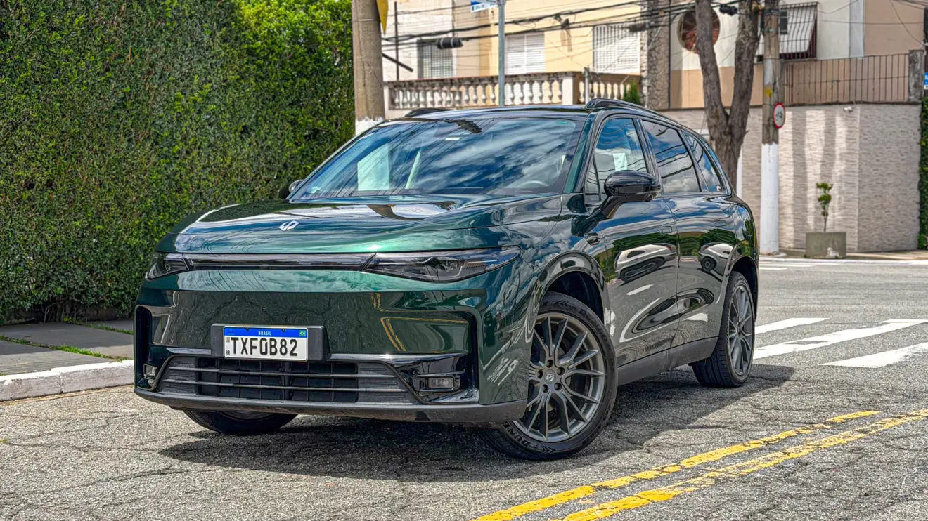 Leapmotor C10 BEV estático na cor verde